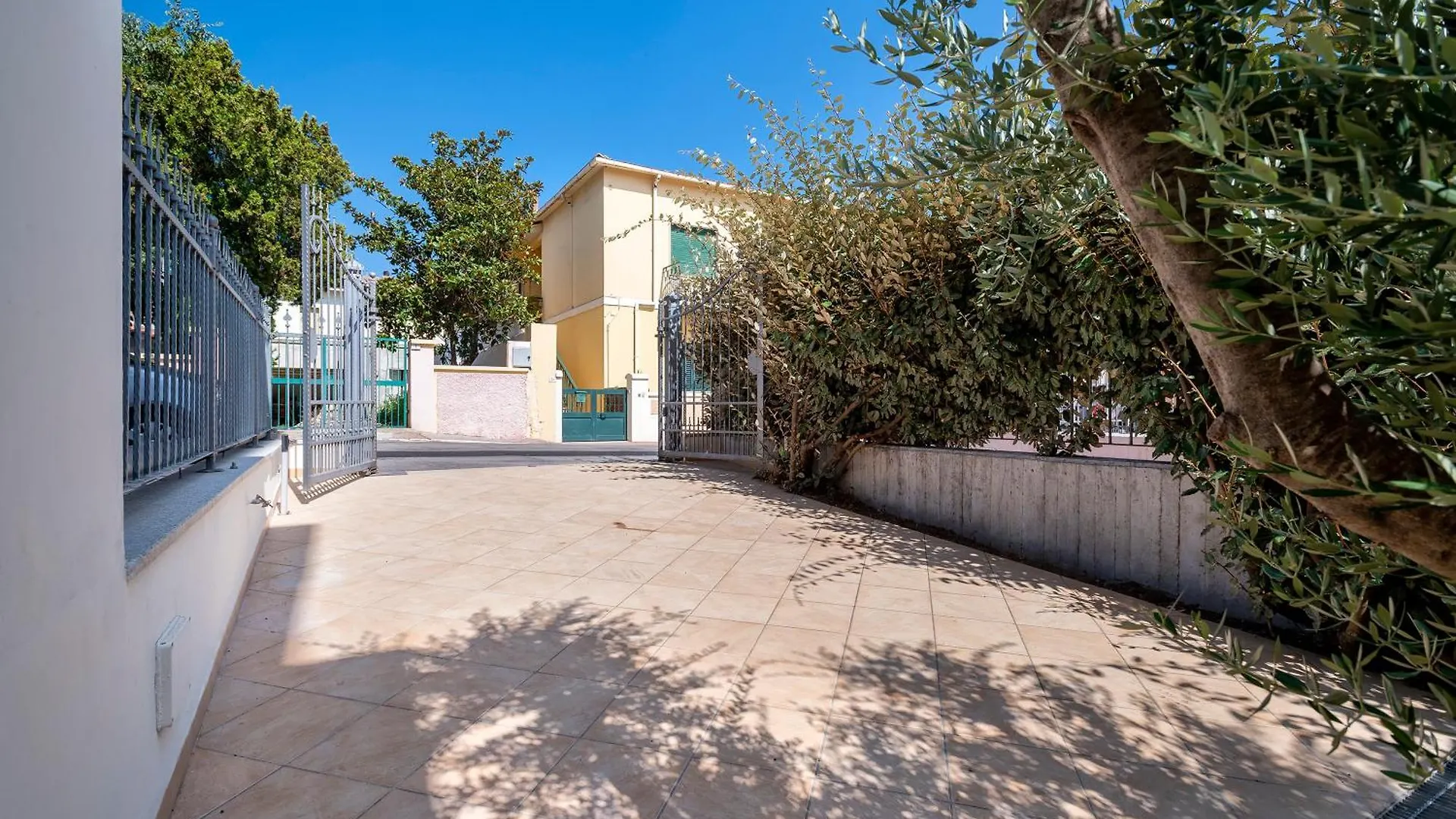 Luxury House Olbia Center With Private Garden Apartment
